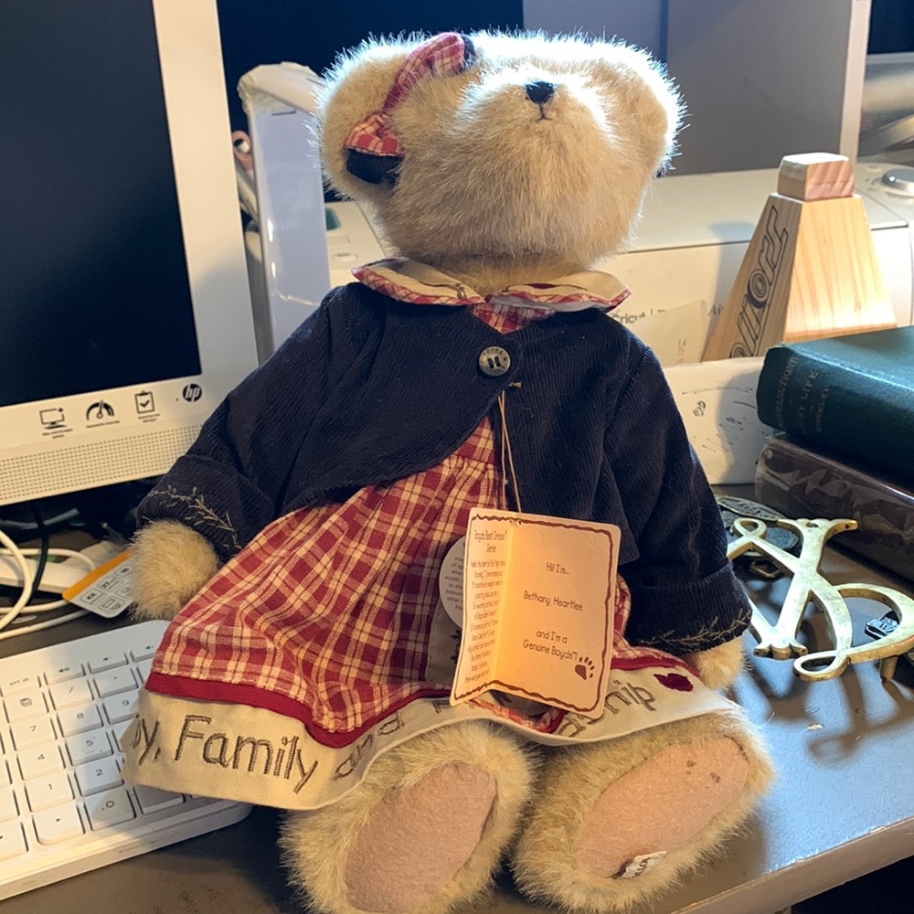 Boyds bear Bethany Heartlee, with tags